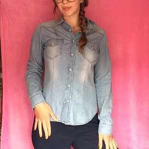 Jean Fitted Top! DOUBLE Pockets and White Buttons